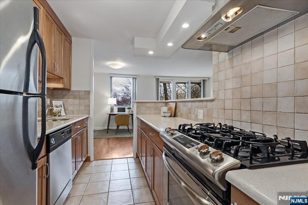 530 Valley Road, Unit C003L Montclair, NJ 07043 - Photo 11 of 25 a kitchen with a stove and a refrigerator