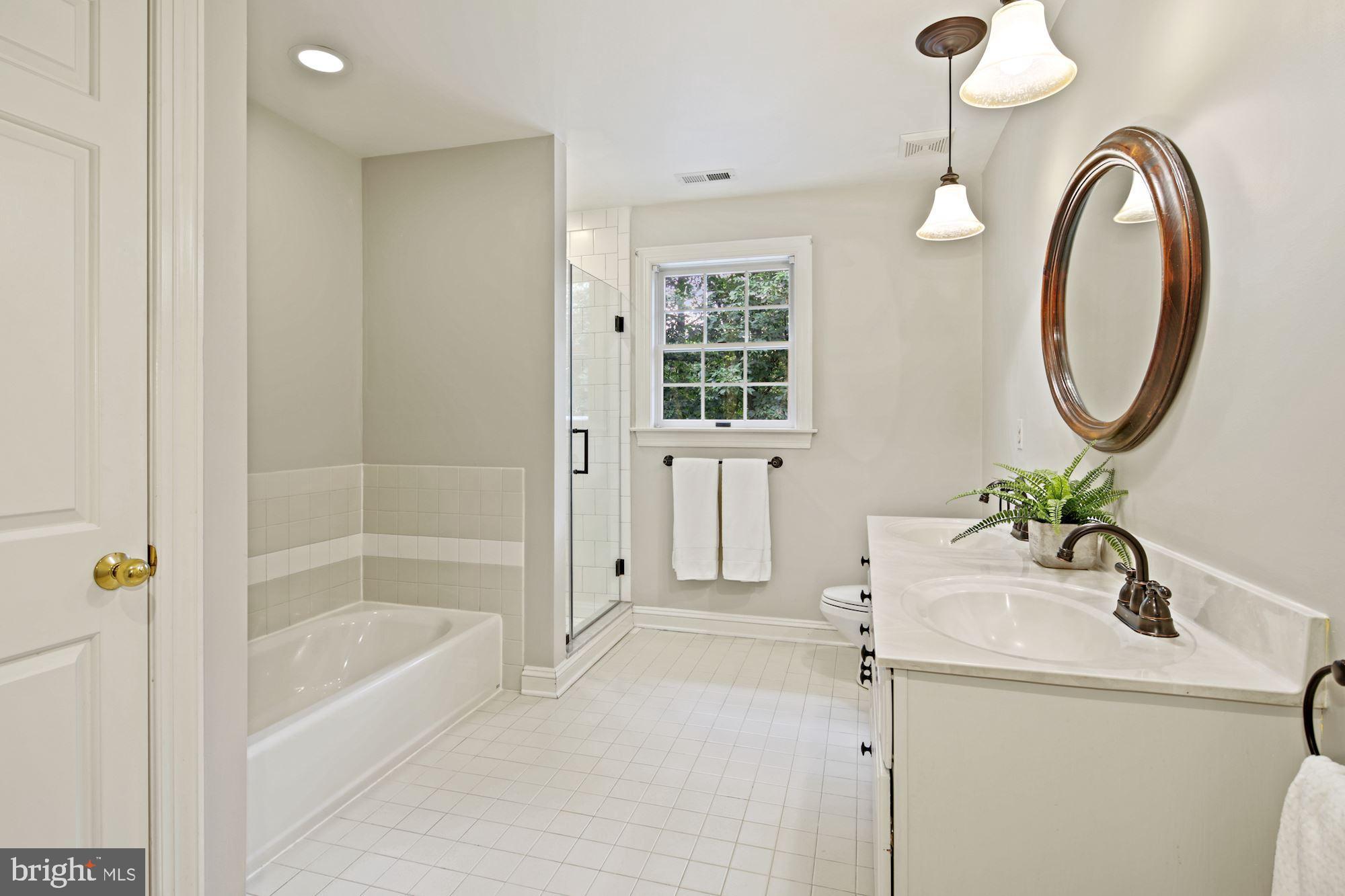 14410 Katie Road Phoenix, MD 21131 - Photo 34 of 50 Family /Full Bath #2 w/Tub, Shower & Linen closet