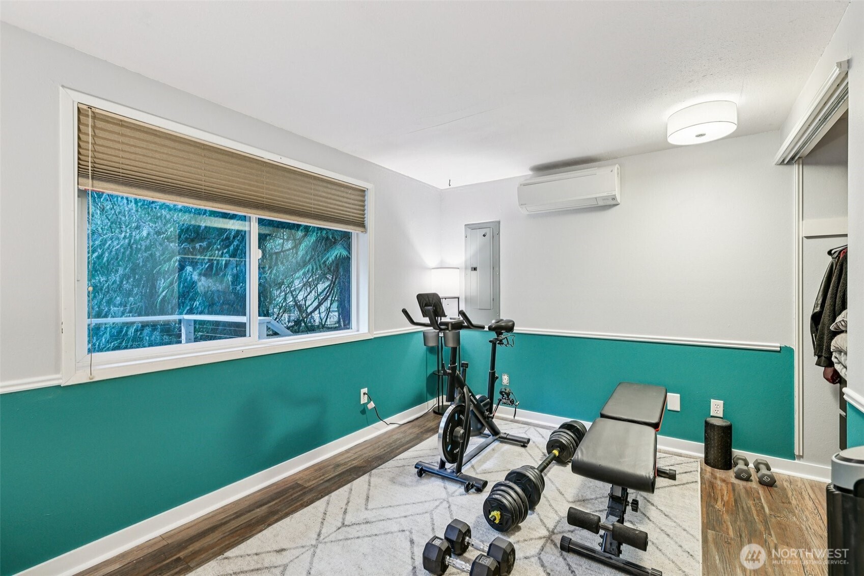 29 Maple Court Bellingham, WA 98229 - Photo 15 of 39 a room with furniture and a window