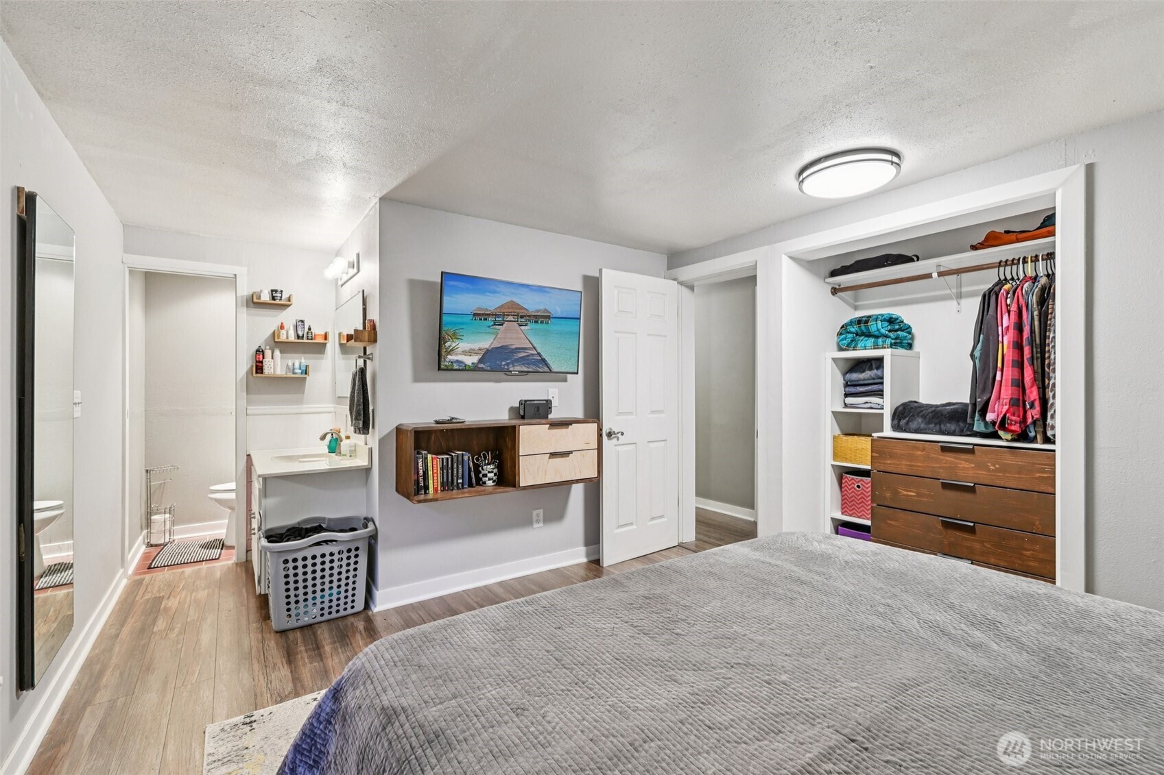 29 Maple Court Bellingham, WA 98229 - Photo 17 of 39 a room with furniture and a flat screen tv