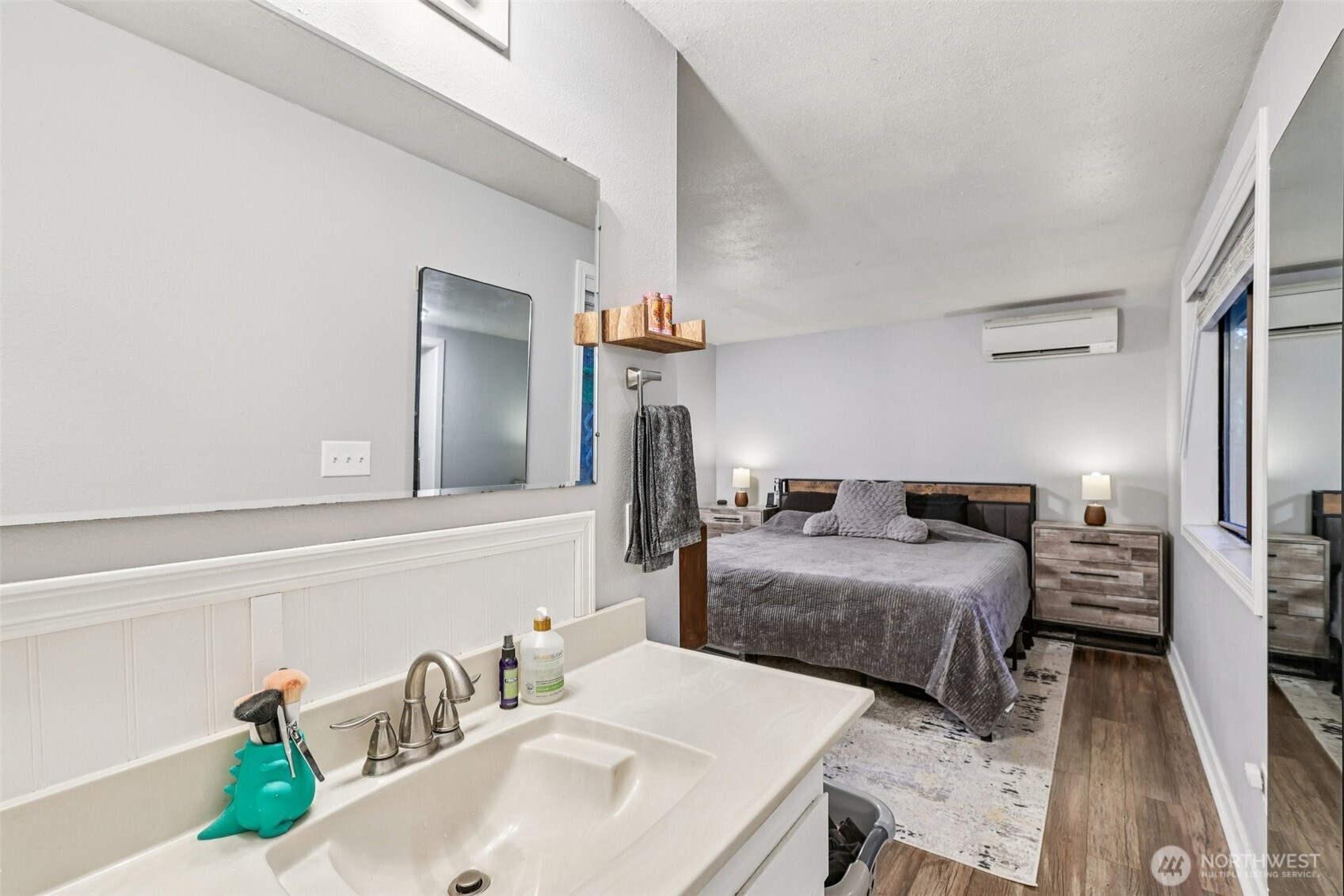 29 Maple Court Bellingham, WA 98229 - Photo 19 of 39 a bedroom with two beds and a dresser