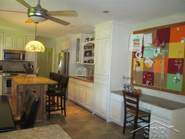 601 Somerset Road Saginaw, MI 48638 - Photo 14 of 42 Custom Built-ins in Kitch
