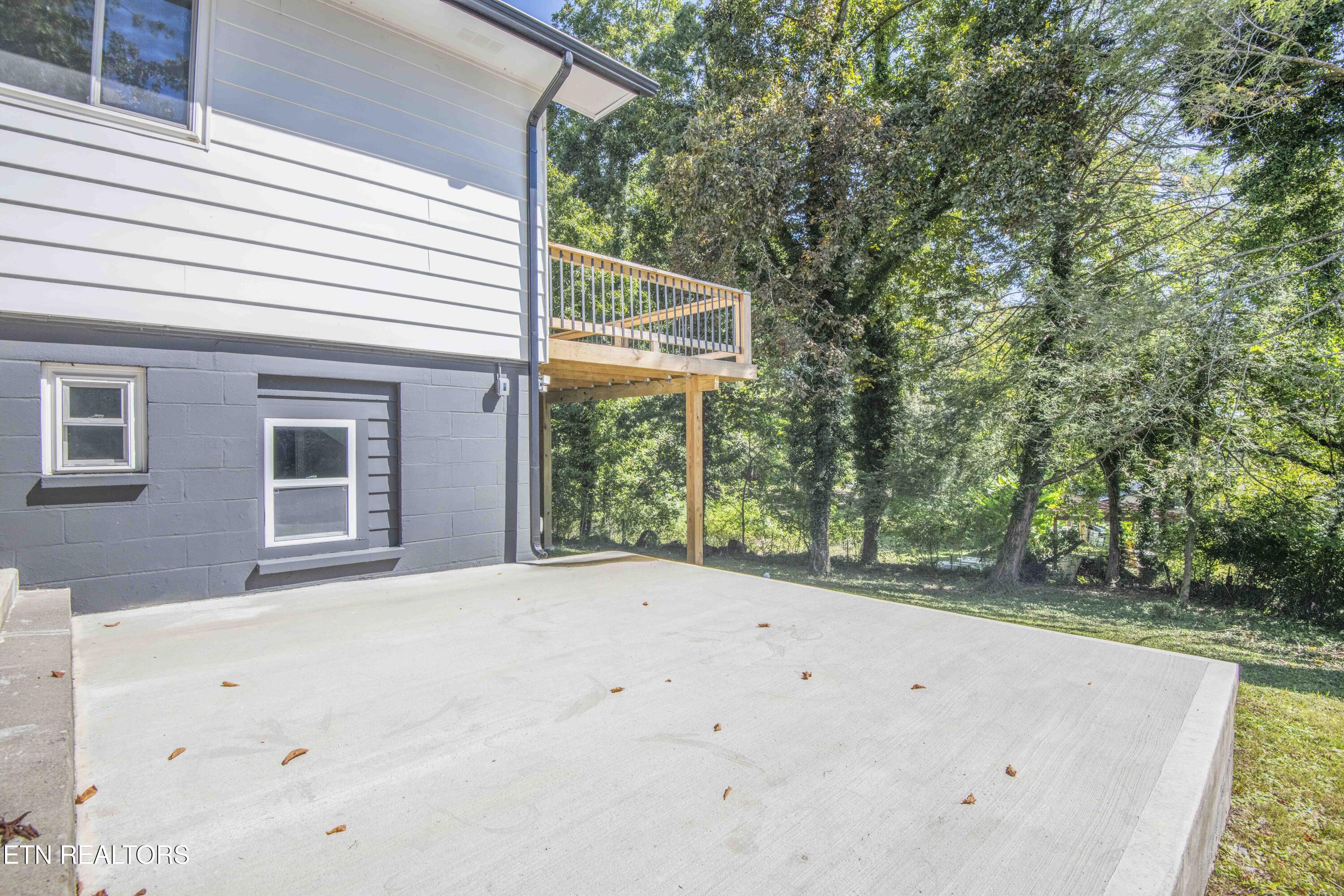 304 Firestone Road Oak Ridge, TN 37830 - Photo 19 of 50 back concrete drive