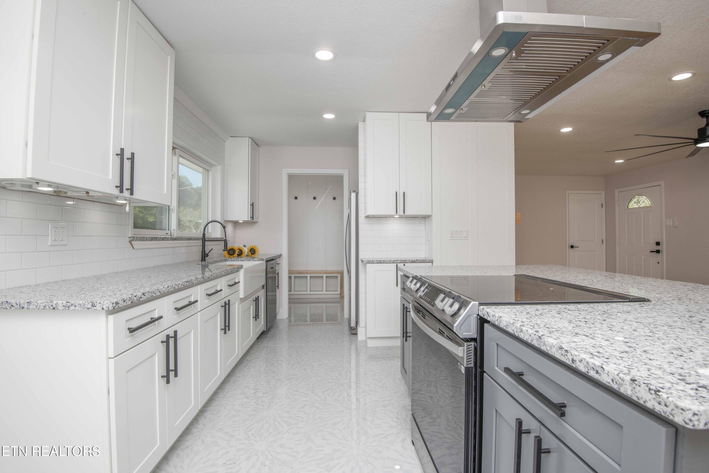 304 Firestone Road Oak Ridge, TN 37830 - Photo 23 of 50 kitchen