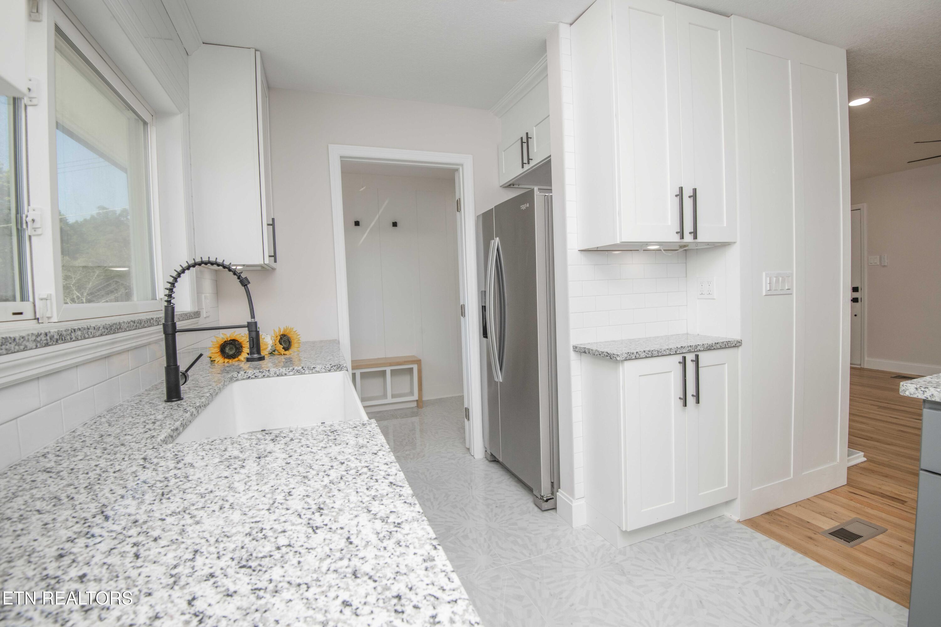 304 Firestone Road Oak Ridge, TN 37830 - Photo 25 of 50 kitchen