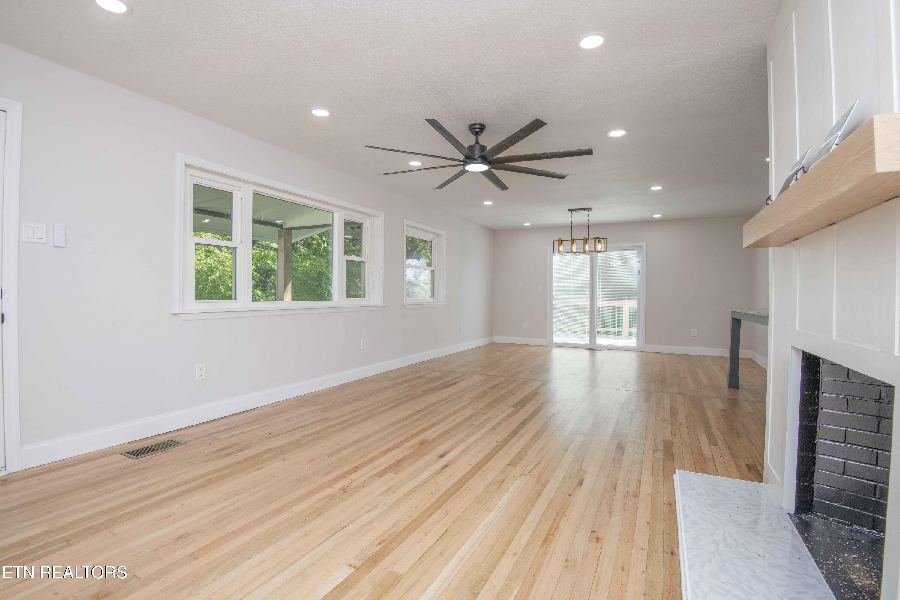 304 Firestone Road Oak Ridge, TN 37830 - Photo 33 of 50 living