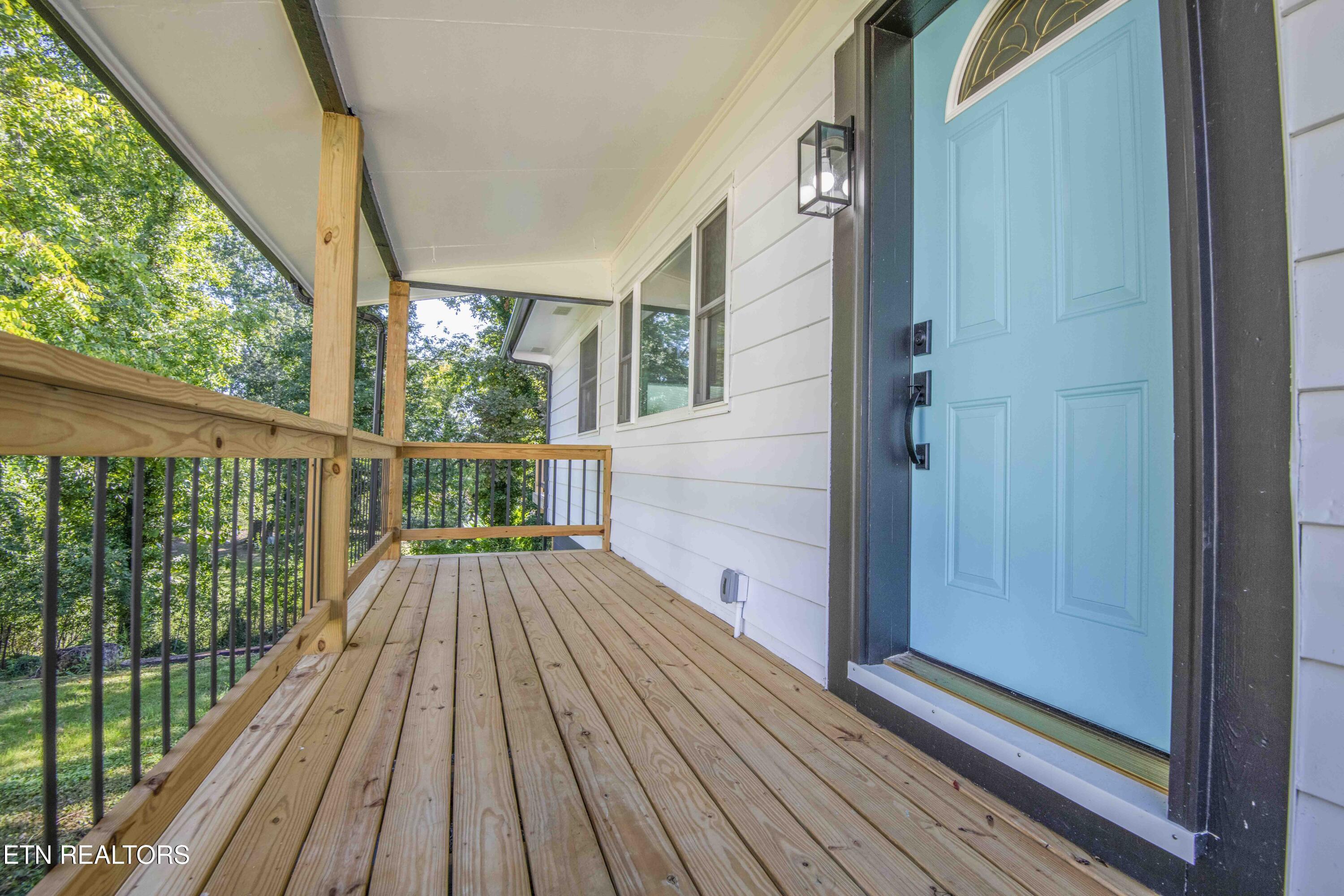 304 Firestone Road Oak Ridge, TN 37830 - Photo 4 of 50 porch