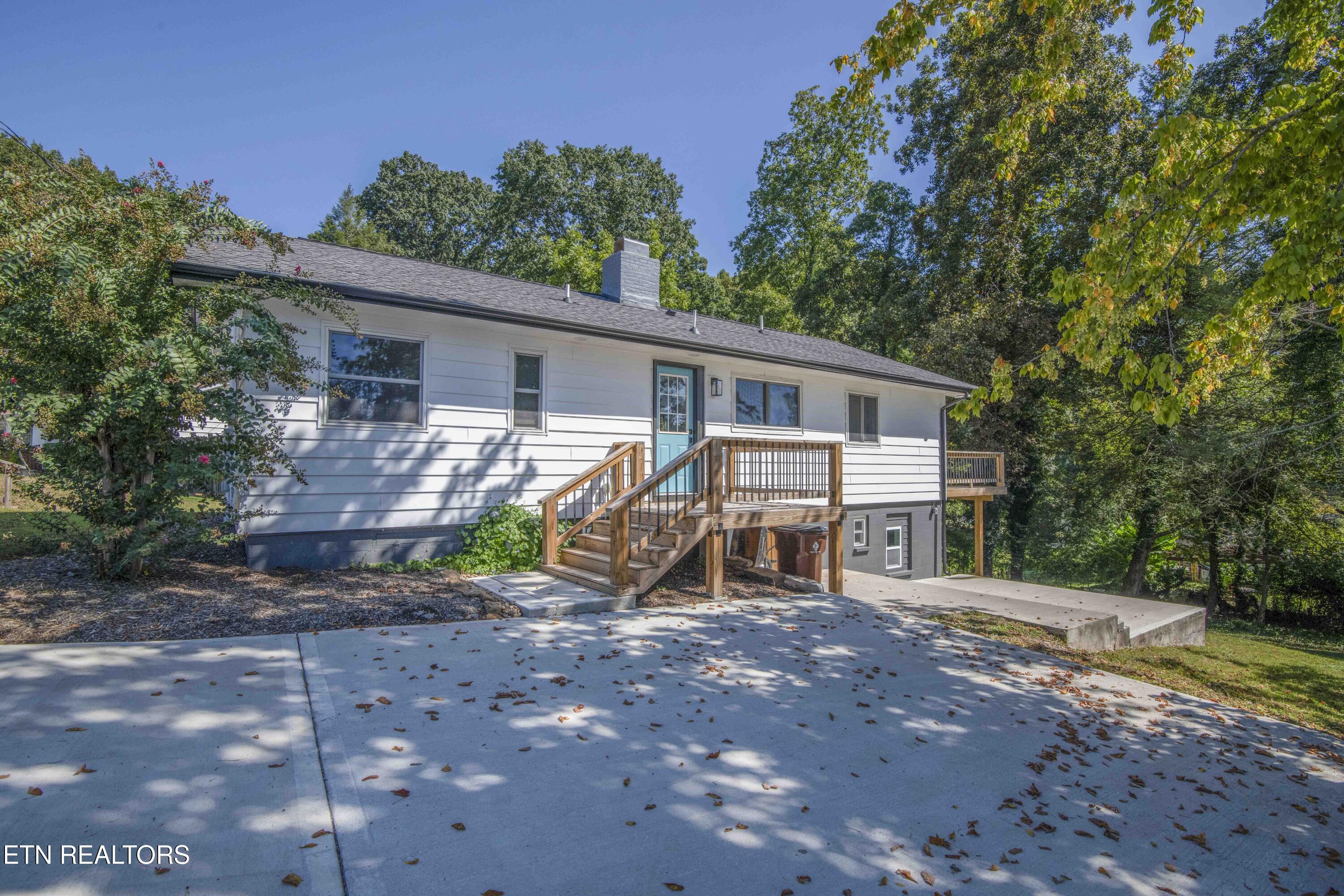 304 Firestone Road Oak Ridge, TN 37830 - Photo 7 of 50 exterior back