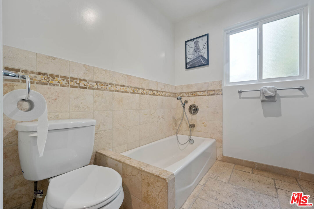 5181 Densmore Avenue Encino, CA 91436 - Photo 23 of 73