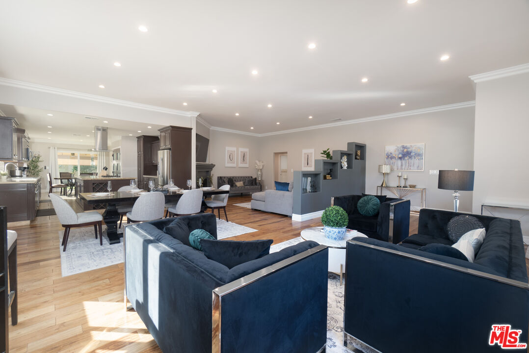 5181 Densmore Avenue Encino, CA 91436 - Photo 6 of 73