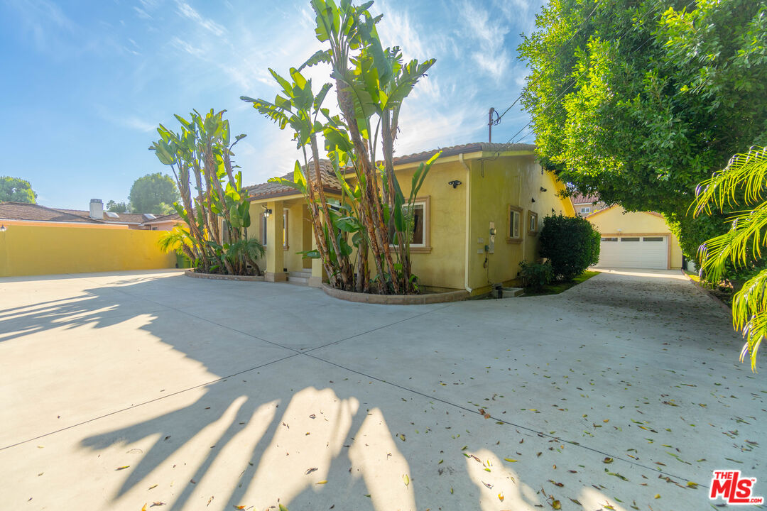 5181 Densmore Avenue Encino, CA 91436 - Photo 64 of 73