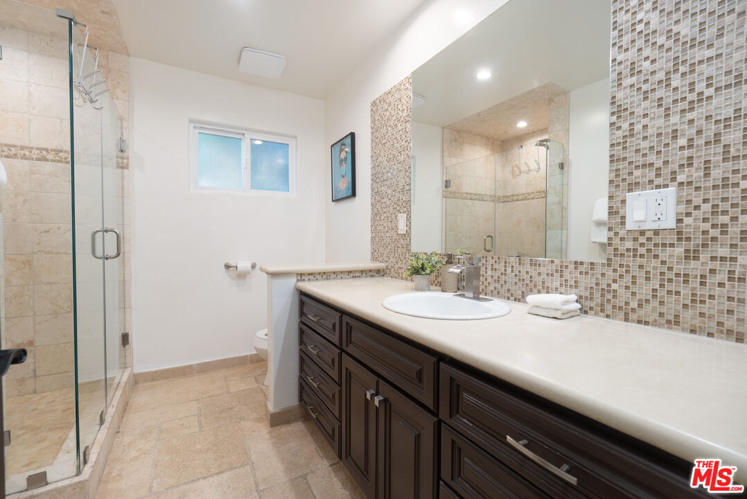 5181 Densmore Avenue Encino, CA 91436 - Photo 7 of 73