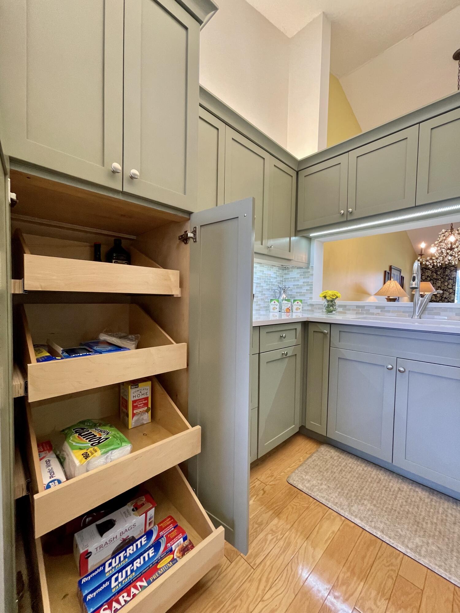 402 Pinecrest Circle, Unit B Jupiter, FL 33458 - Photo 11 of 45 Pull Out Drawers