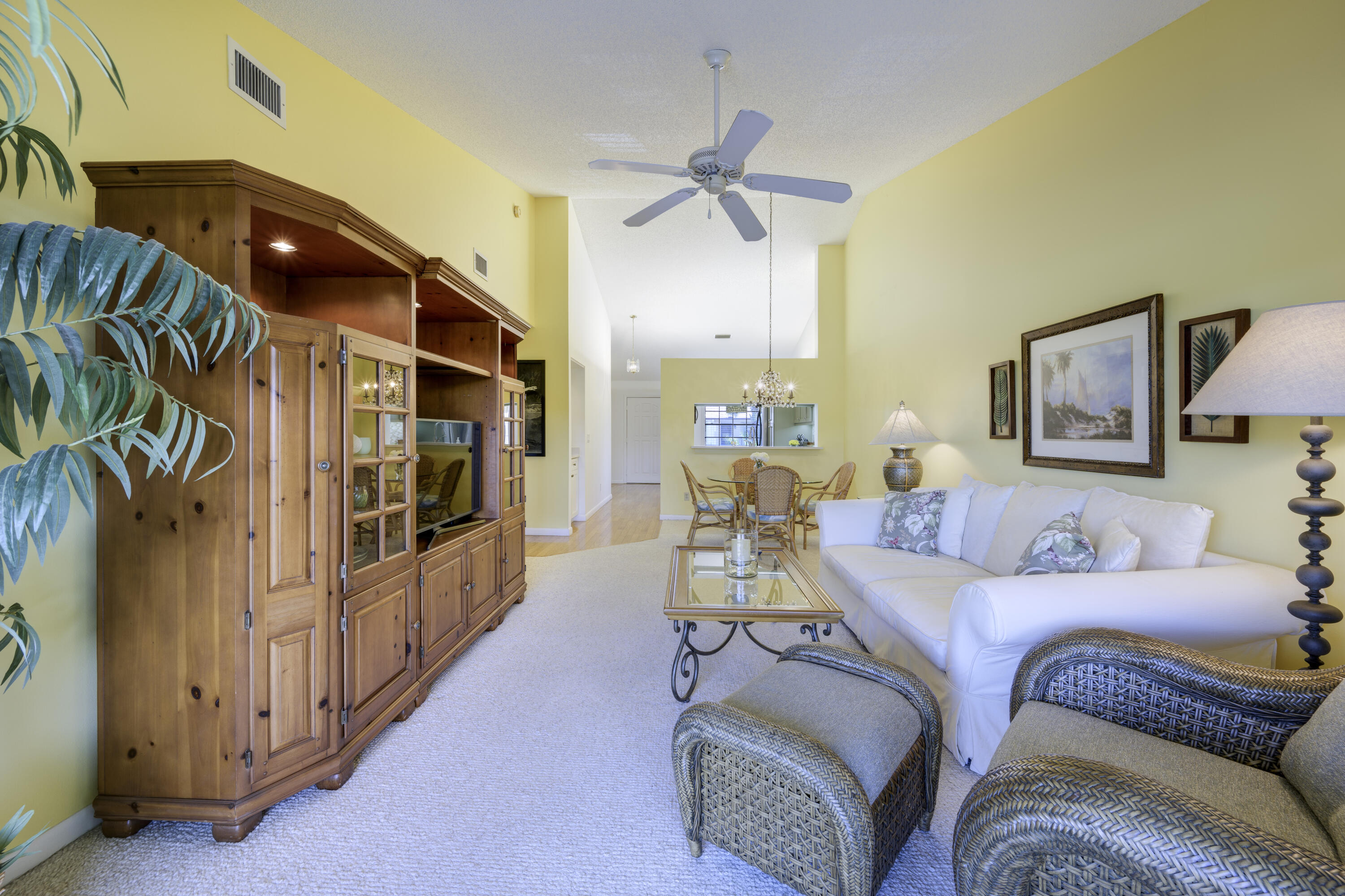 402 Pinecrest Circle, Unit B Jupiter, FL 33458 - Photo 18 of 45 Cathedral Ceiling