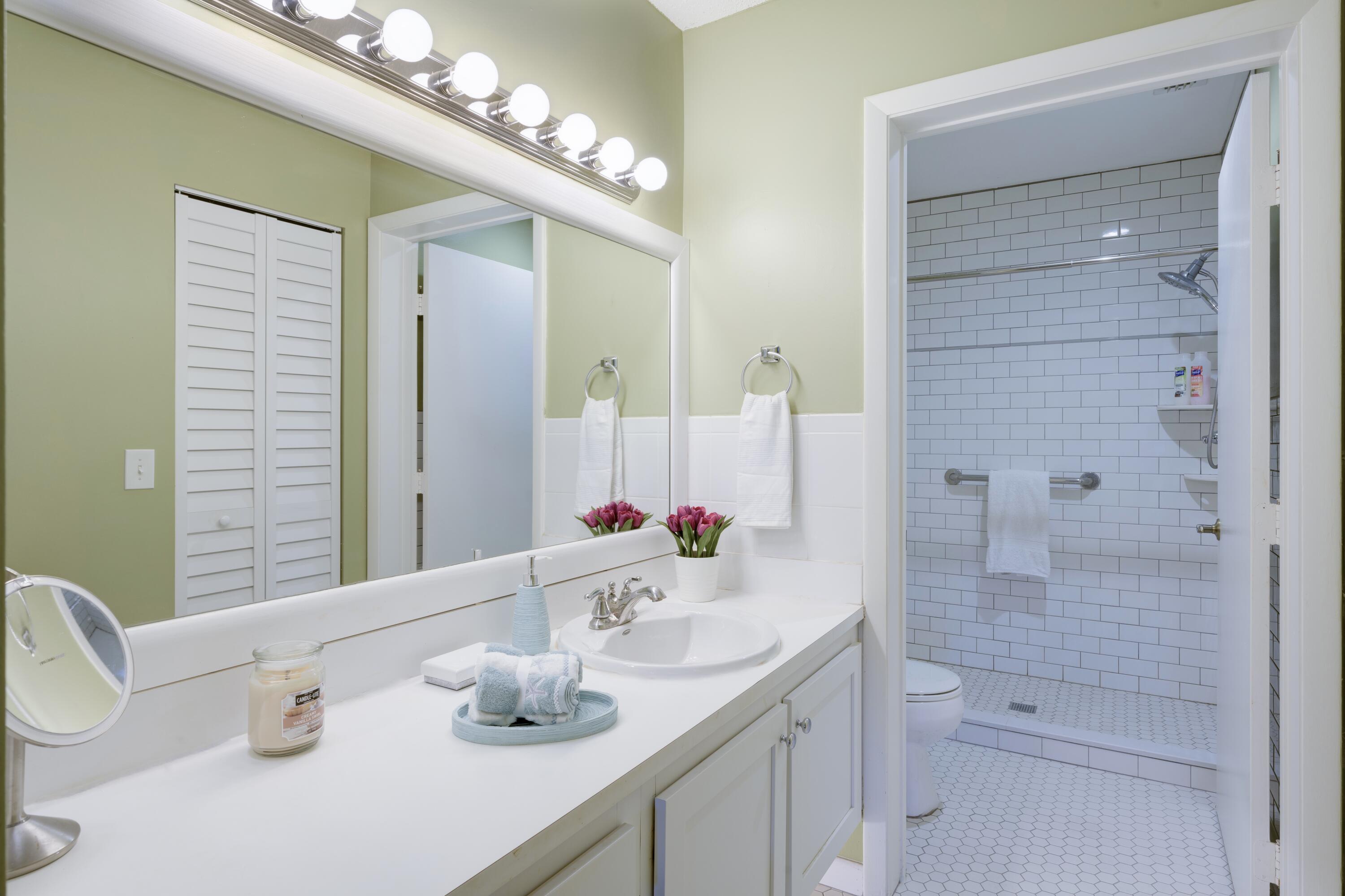 402 Pinecrest Circle, Unit B Jupiter, FL 33458 - Photo 27 of 45 AFE5F1DC-E305-46AB-985D-8F3EFB0AC81A_1_2