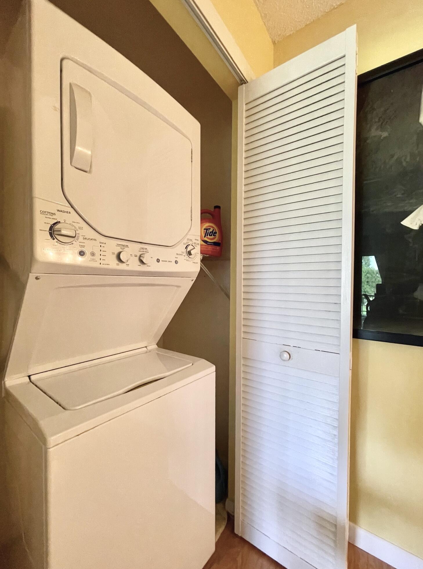 402 Pinecrest Circle, Unit B Jupiter, FL 33458 - Photo 32 of 45 Laundry