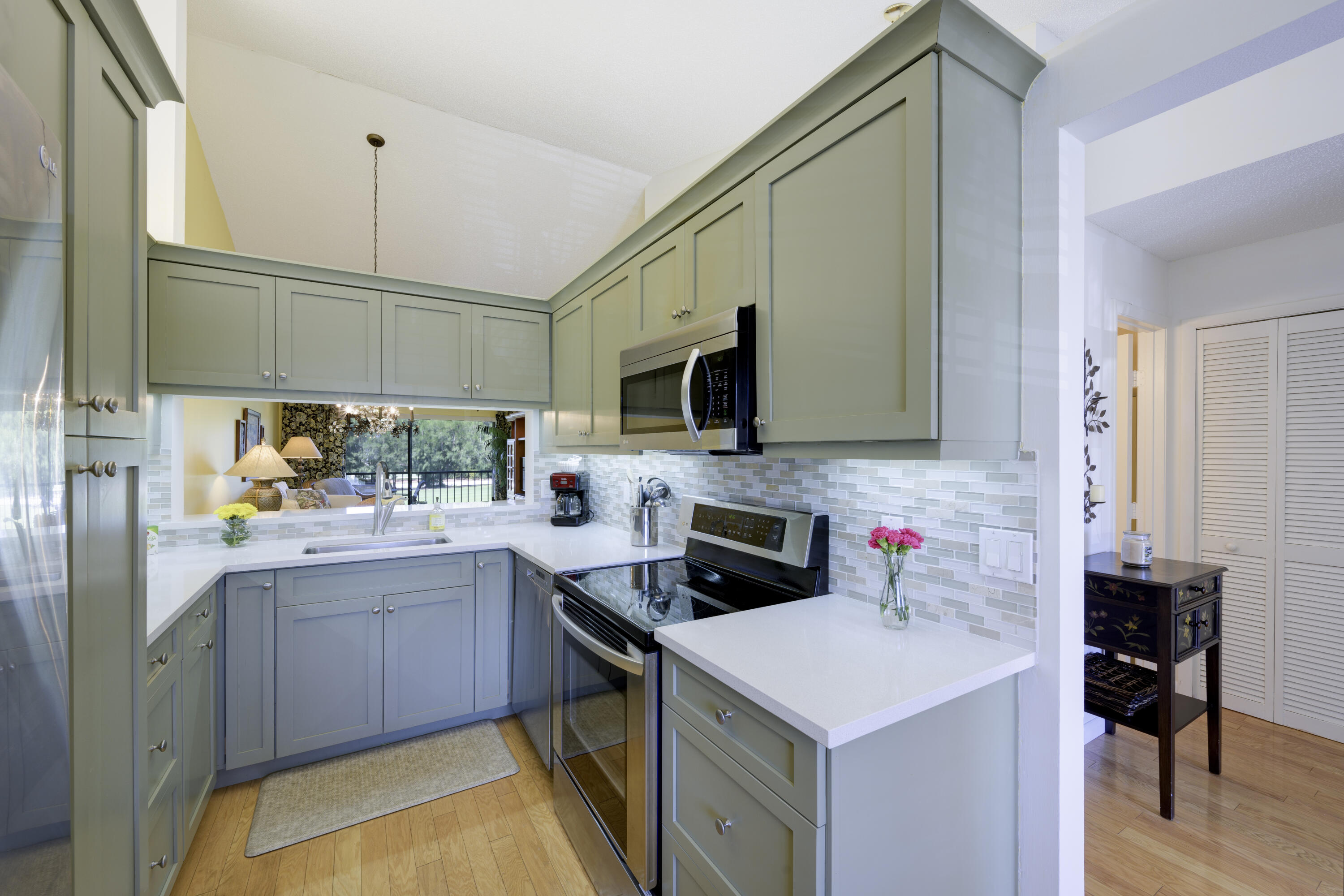 402 Pinecrest Circle, Unit B Jupiter, FL 33458 - Photo 8 of 45 Remodeled Kitchen