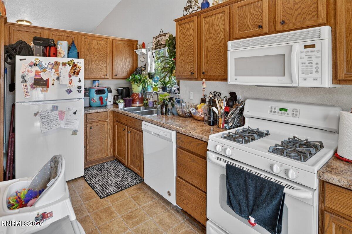18329 Dustin Court Reno, NV 89508 - Photo 5 of 18 Kitchen
