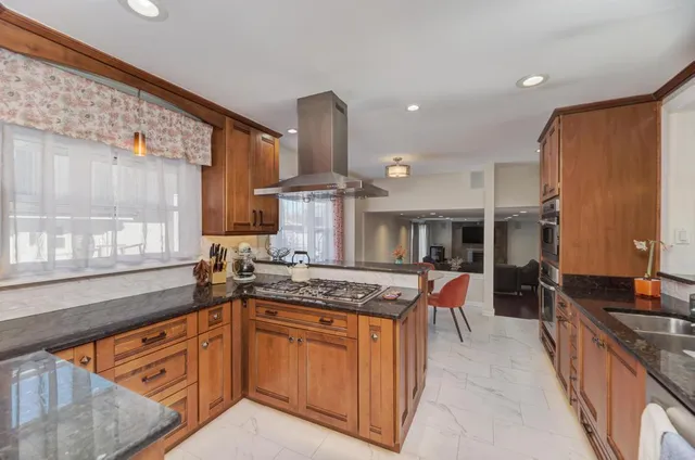 $579,000 | 1030 West Kendall Terrace, Addison, IL 60101