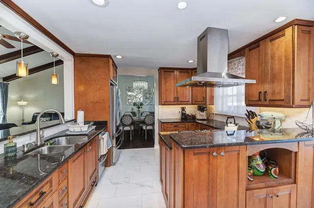 $579,000 | 1030 West Kendall Terrace, Addison, IL 60101