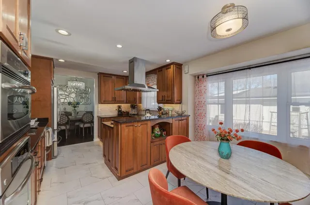 $579,000 | 1030 West Kendall Terrace, Addison, IL 60101