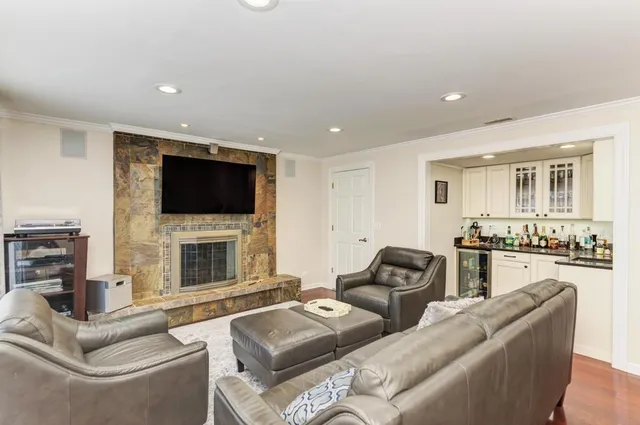 $579,000 | 1030 West Kendall Terrace, Addison, IL 60101