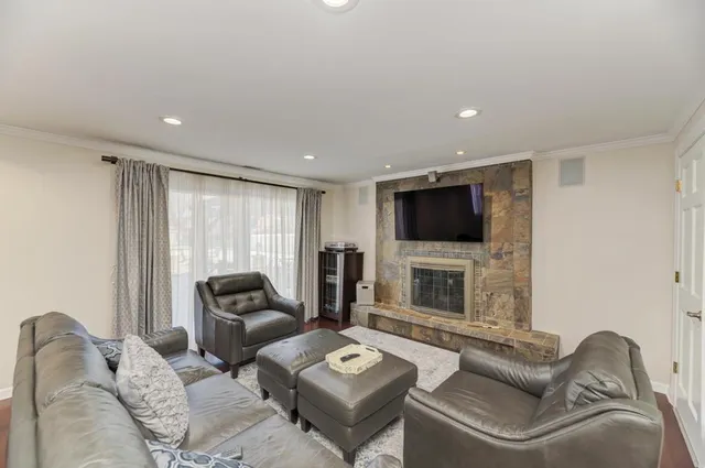 $579,000 | 1030 West Kendall Terrace, Addison, IL 60101