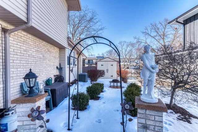 $579,000 | 1030 West Kendall Terrace, Addison, IL 60101