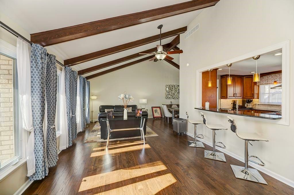 1030 West Kendall Terrace Addison, IL 60101 - Photo 7 of 56