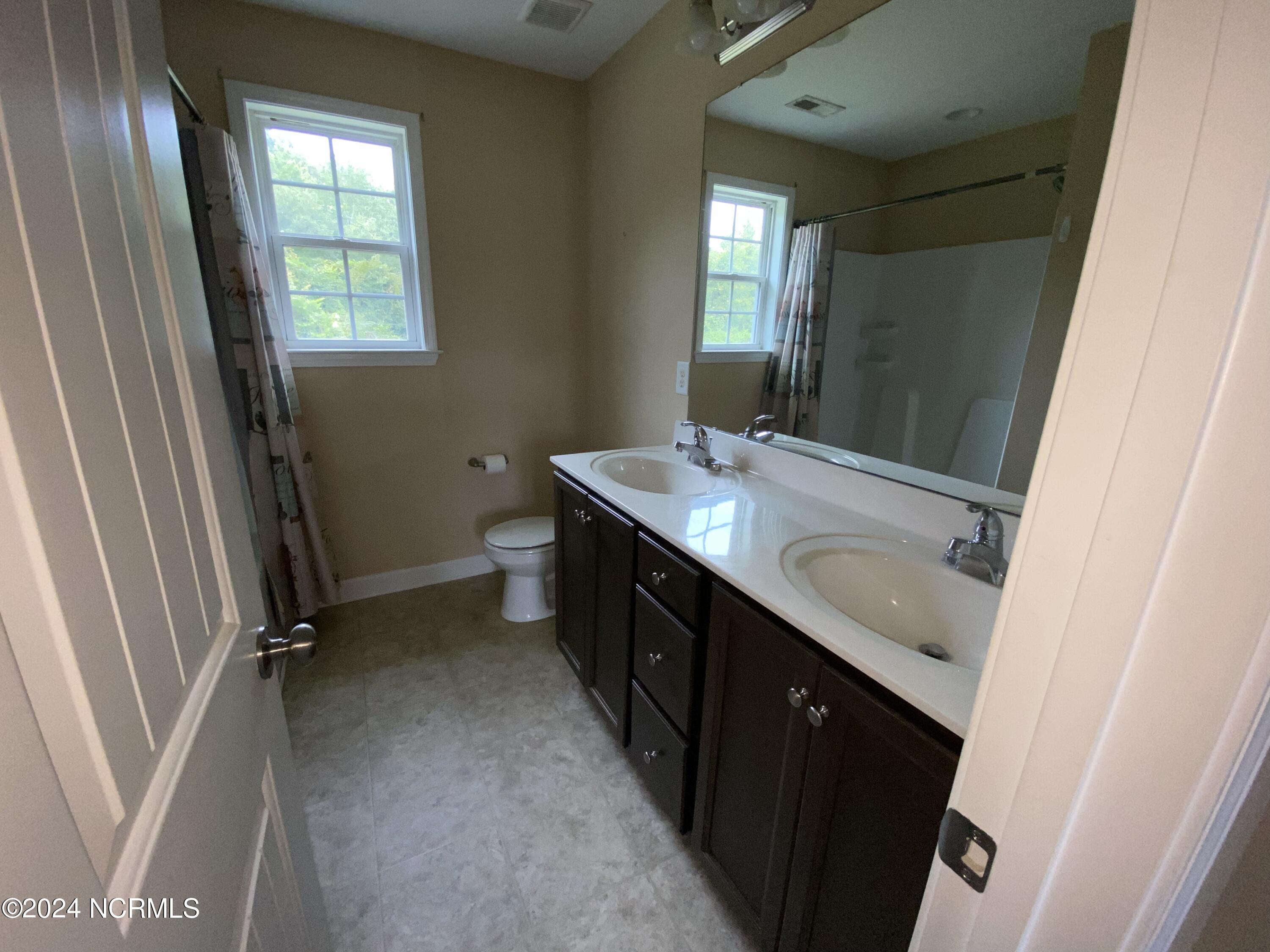 305 Crawford Street Holly Ridge, NC 28445 - Photo 9 of 15 2024-09-02 12.01.19