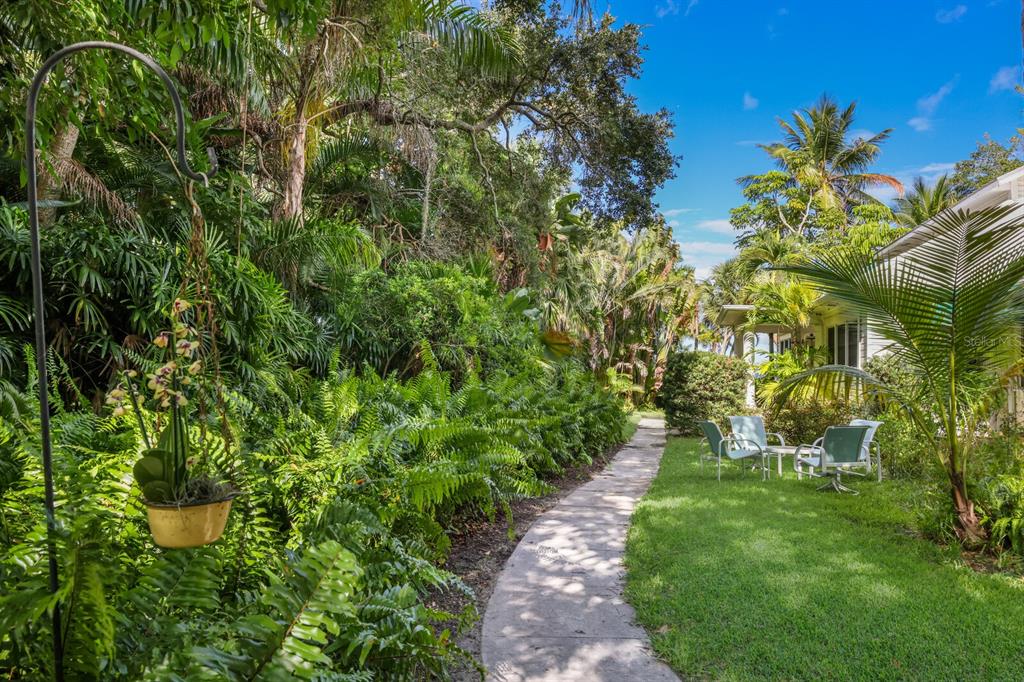 3301 Bay Shore Road Sarasota, FL 34234 - Photo 19 of 55