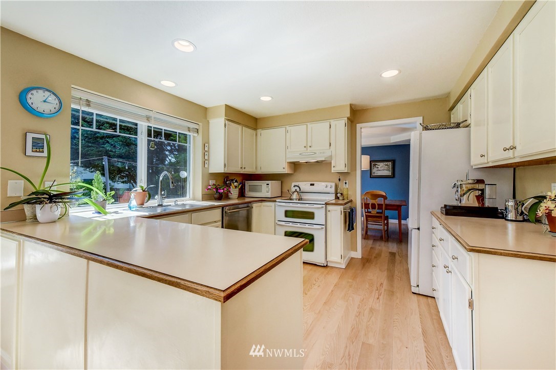 2012 237th Street Southeast Bothell, WA 98021 - Photo 6 of 21