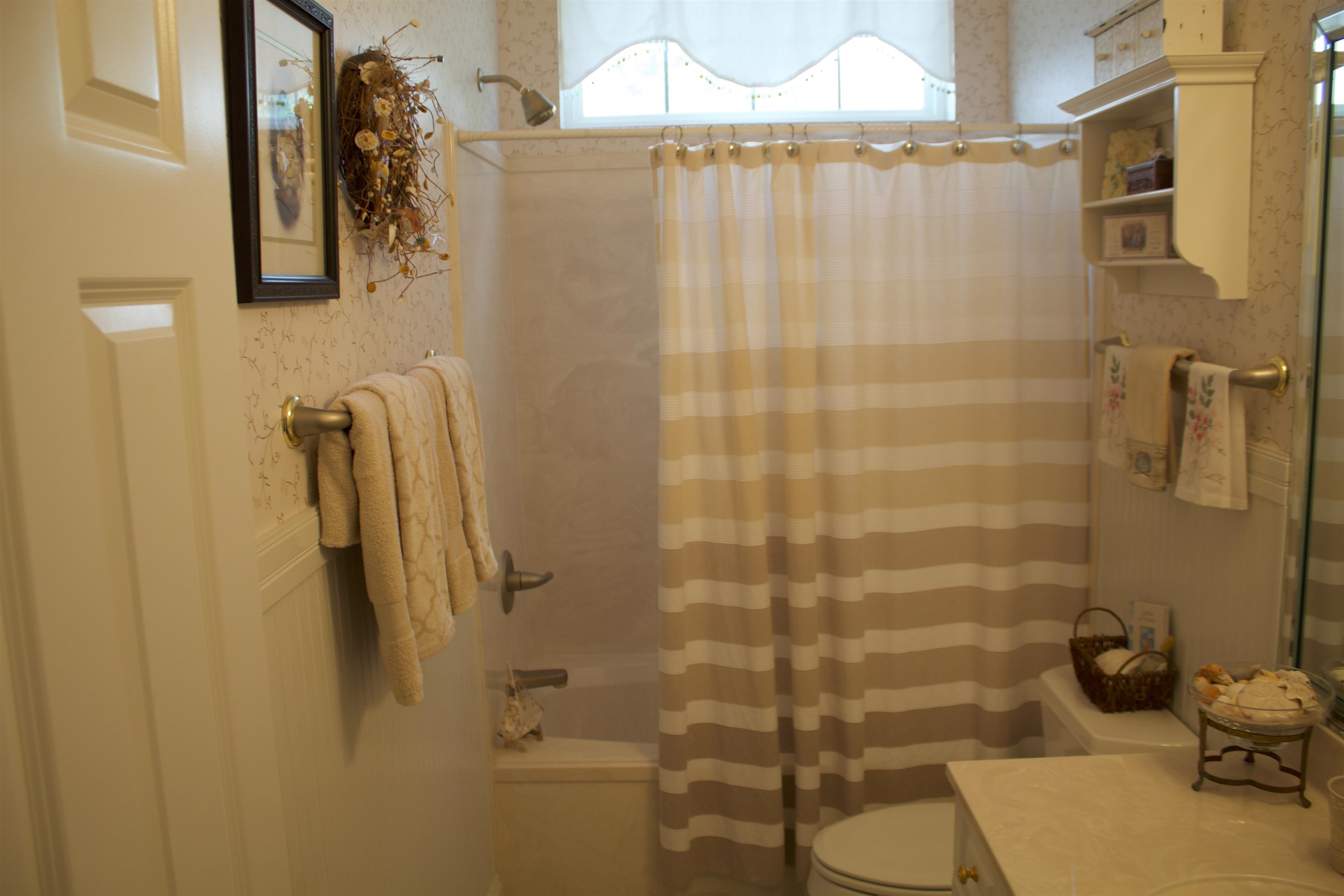 3656 Prestwick Circle Gulf Shores, AL 36542 - Photo 26 of 35 hall bath
