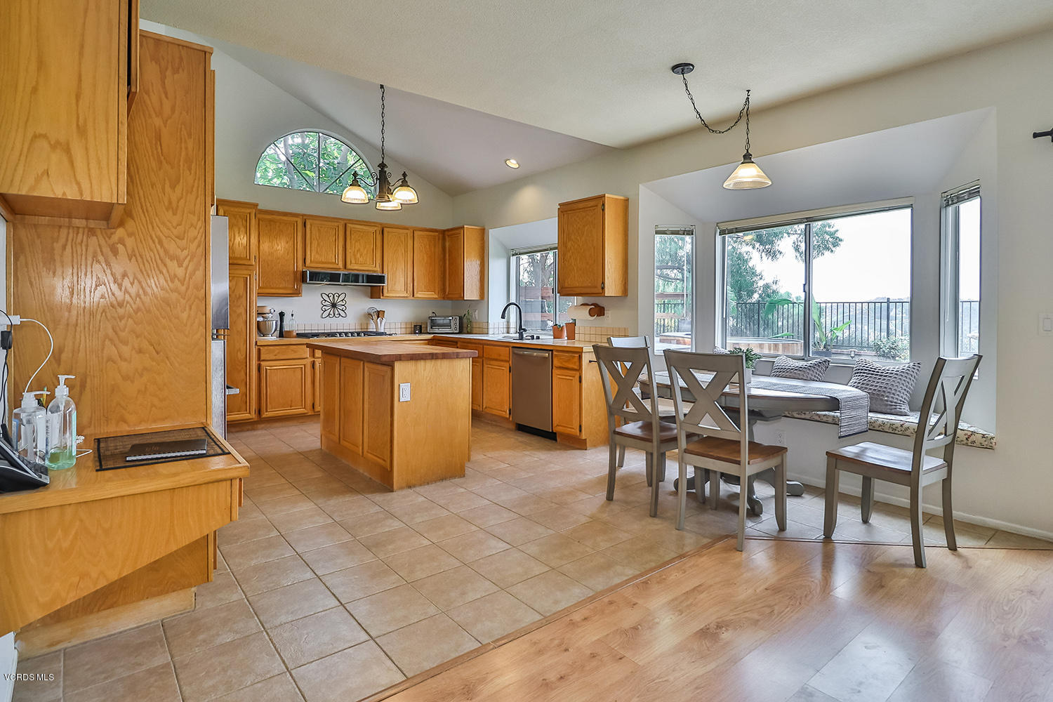 29009 Gumtree Place Saugus, CA 91390 - Photo 21 of 66 hKitchen2