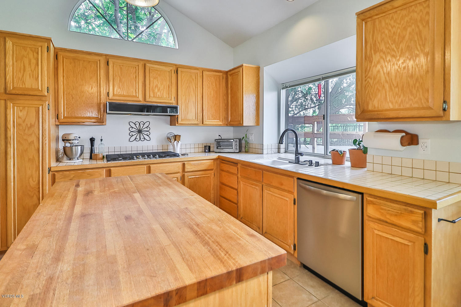 29009 Gumtree Place Saugus, CA 91390 - Photo 22 of 66 a kitchen with stainless steel appliances a sink window and cabinets
