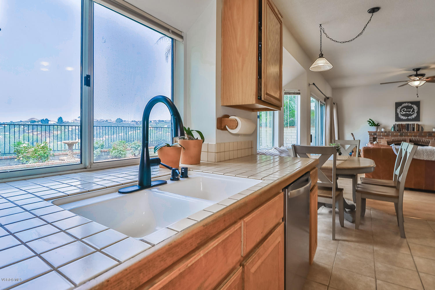 29009 Gumtree Place Saugus, CA 91390 - Photo 23 of 66 hKitchen4