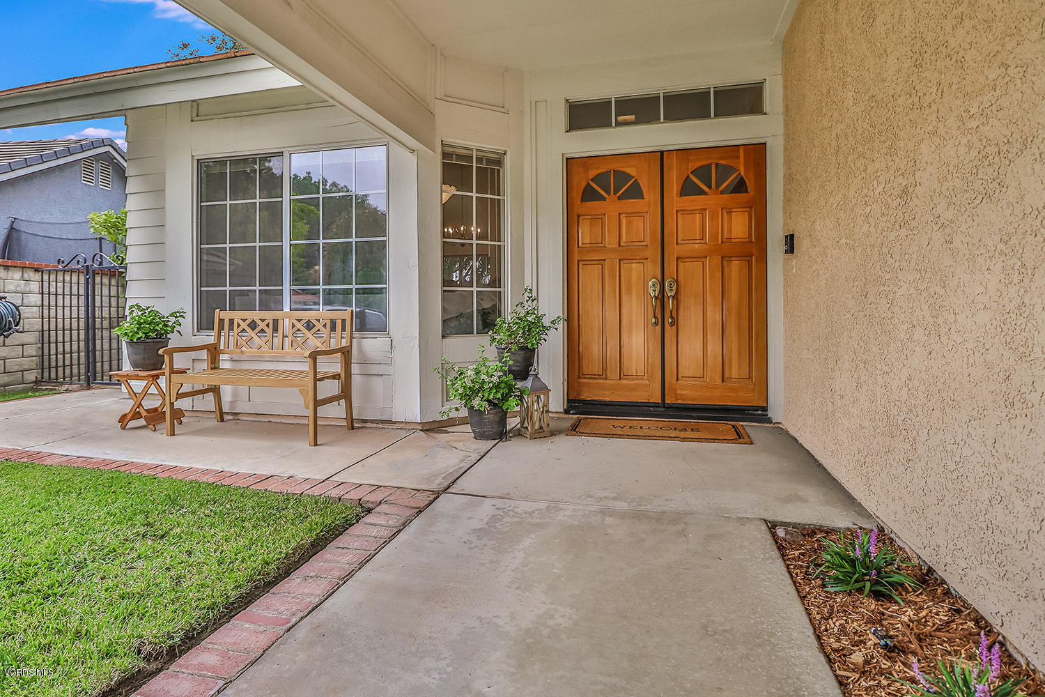 29009 Gumtree Place Saugus, CA 91390 - Photo 5 of 66 bFront4