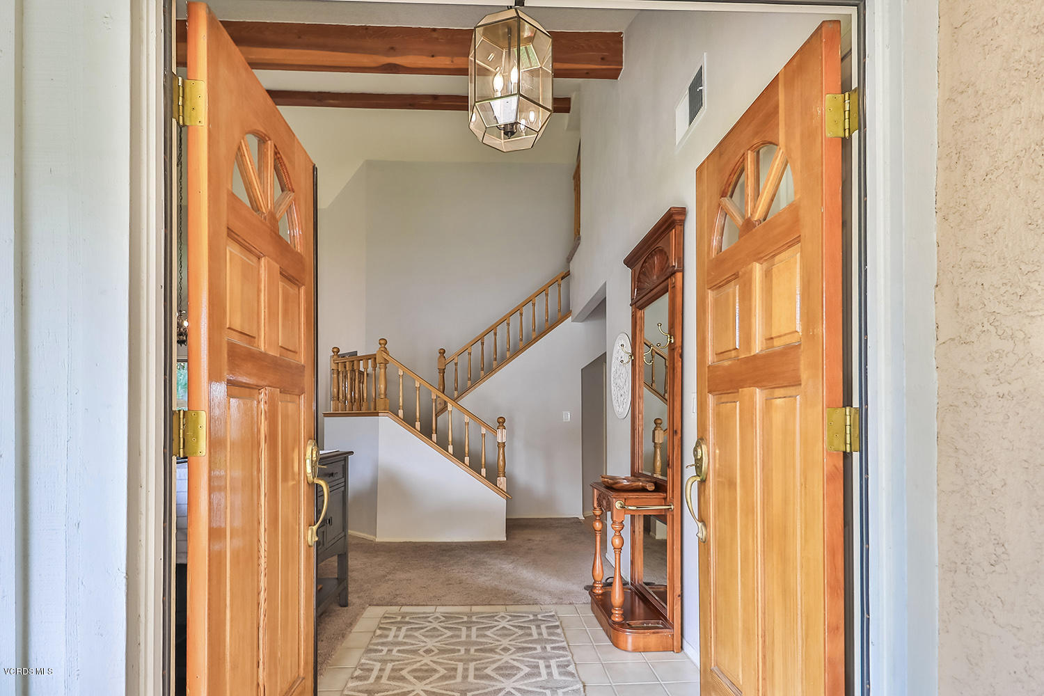 29009 Gumtree Place Saugus, CA 91390 - Photo 6 of 66 cEntry and Living1