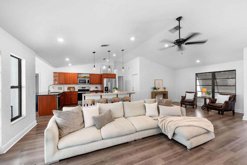 5068 Southeast Major Way Stuart, FL 34997 - Photo 12 of 50 Living 5