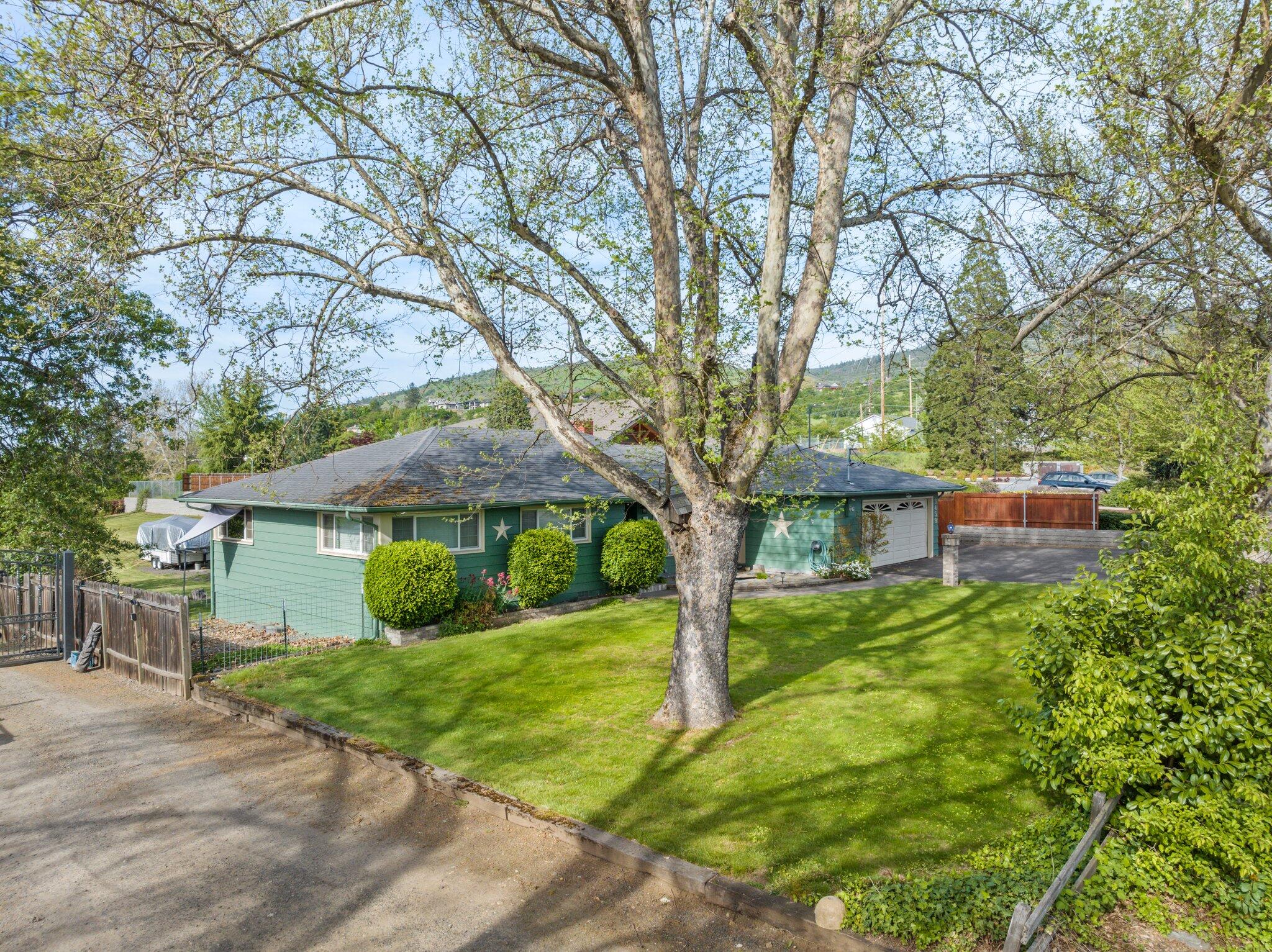 3459 Lone Pine Road Medford, OR 97504 - Photo 2 of 29 5-web-or-mls-DJI_0961