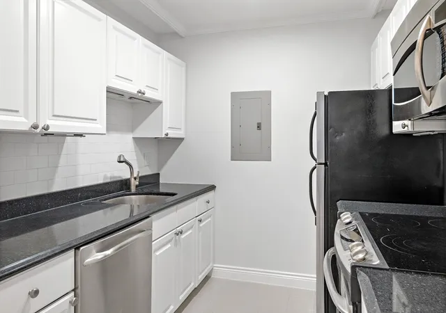 $5,200 | 4 Charlesgate East, Unit 201, Boston, MA 02215