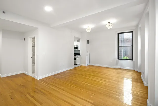 $5,200 | 4 Charlesgate East, Unit 201, Boston, MA 02215