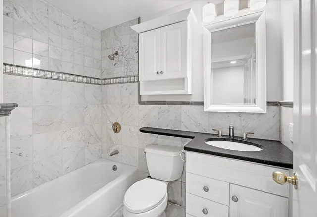 $5,200 | 4 Charlesgate East, Unit 201, Boston, MA 02215