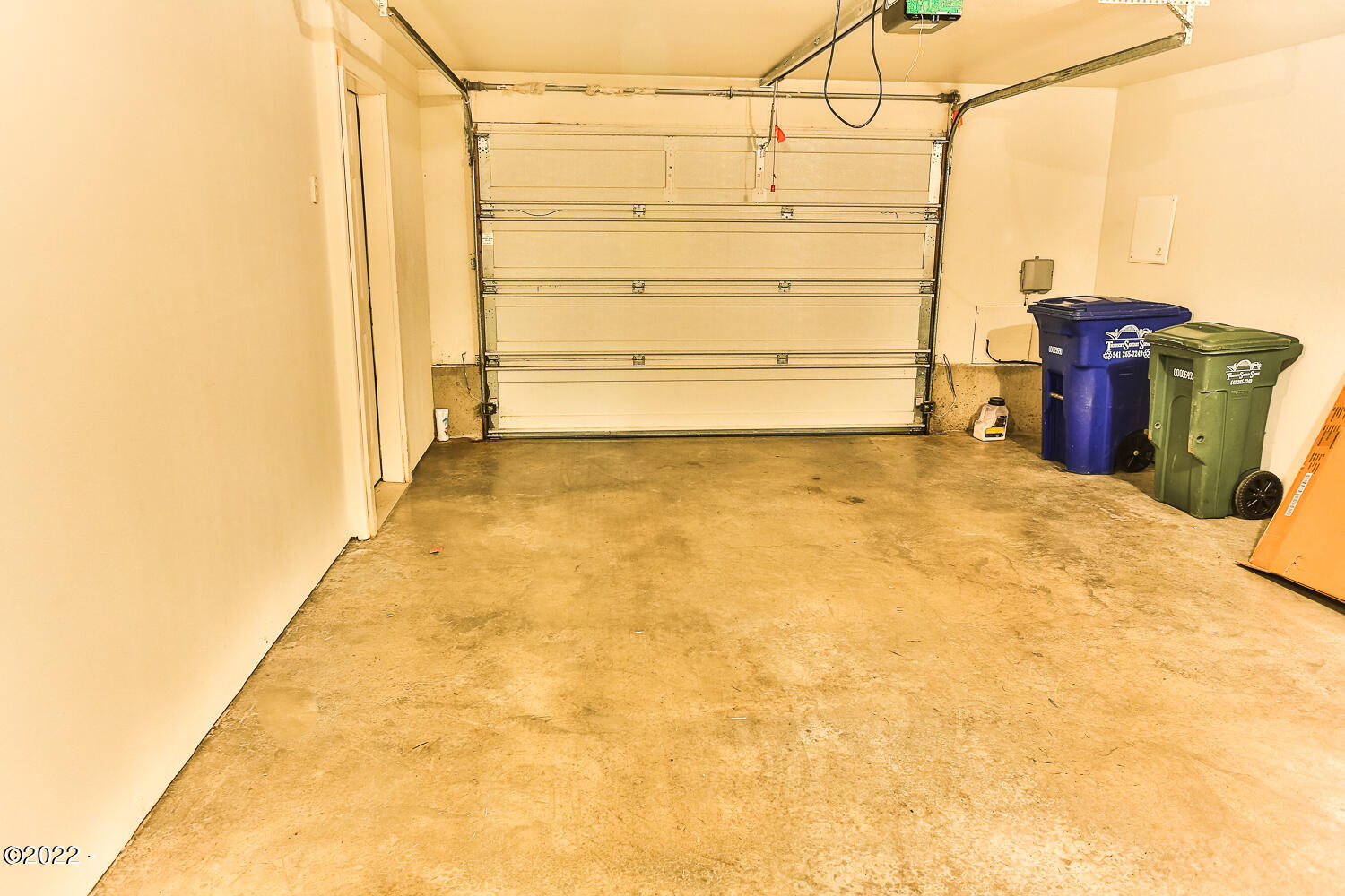 937 Southwest 11th Street Newport, OR 97365 - Photo 32 of 34 garage