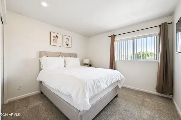 $2,000 | 1702 West Tuckey Lane, Unit 230, Phoenix, AZ 85015