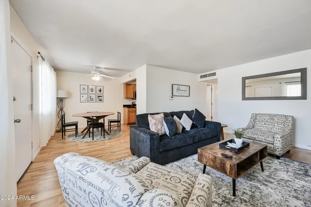 $2,000 | 1702 West Tuckey Lane, Unit 230, Phoenix, AZ 85015