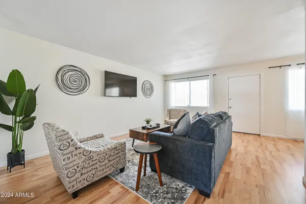 $2,000 | 1702 West Tuckey Lane, Unit 230, Phoenix, AZ 85015