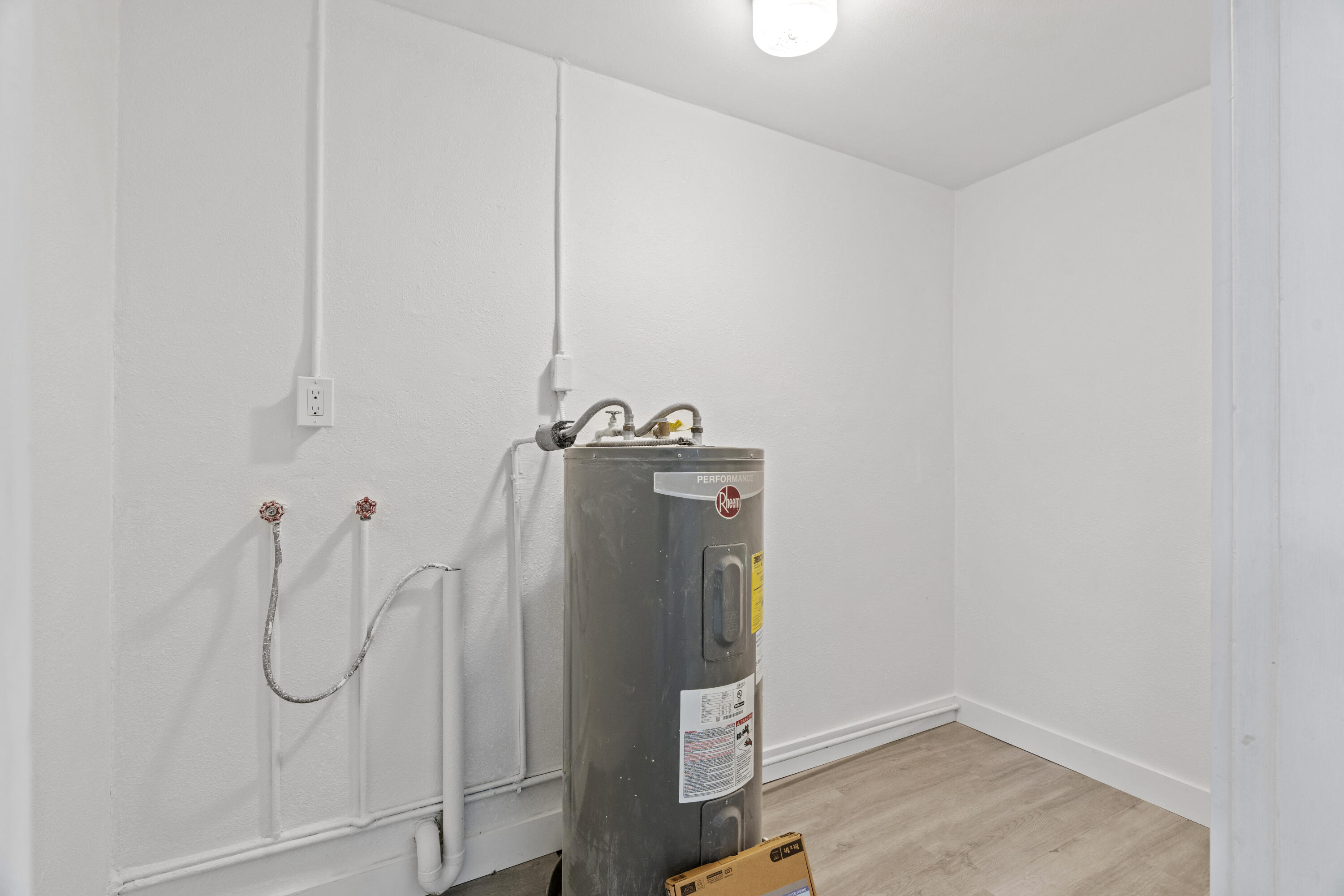 662 Granada Street Fort Pierce, FL 34949 - Photo 43 of 48 a bathroom with a granite countertop shower