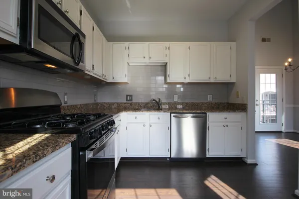 $2,950 | 46598 Drysdale Terrace, Unit 303, Sterling, VA 20165