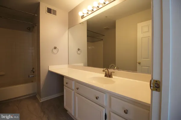 $2,950 | 46598 Drysdale Terrace, Unit 303, Sterling, VA 20165